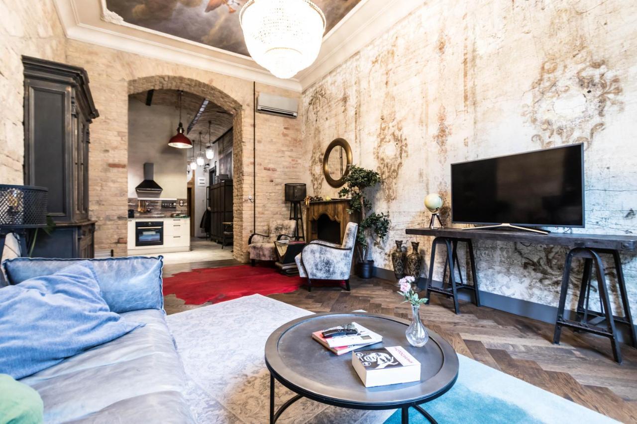 Castle Downtown Apartment บูดาเปสต์ ภายนอก รูปภาพ